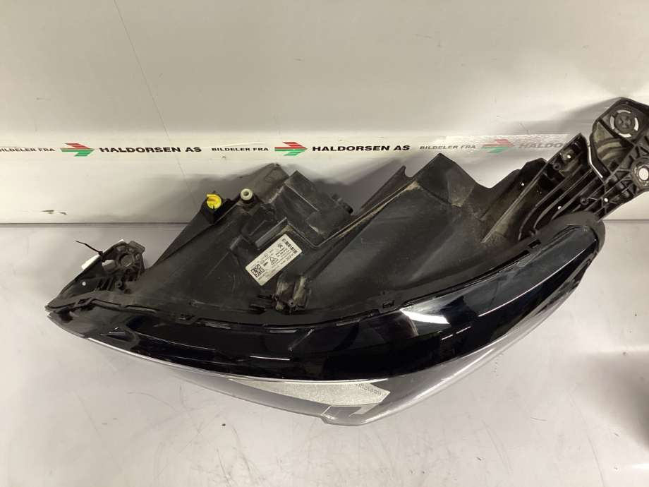 Frontlykt venstre halogen til Peugeot 5008 2017-->> (Type II)  (PEUGEOT|16 758 895 80|)