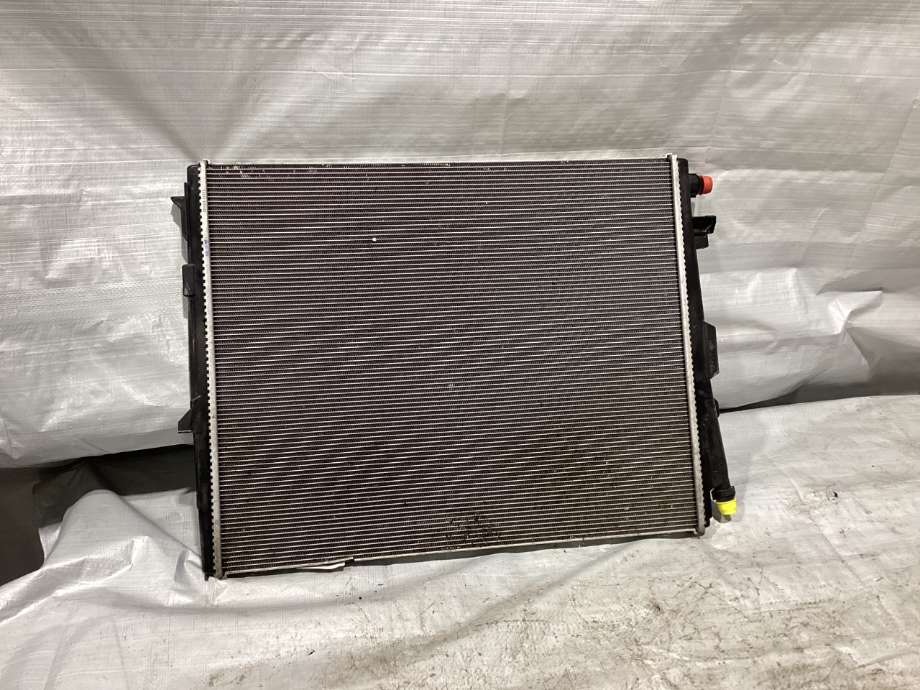 Radiator (automat gir) til BMW iX 2021-->> (I20) (I20) (BMW|17 11 9 452 580|)