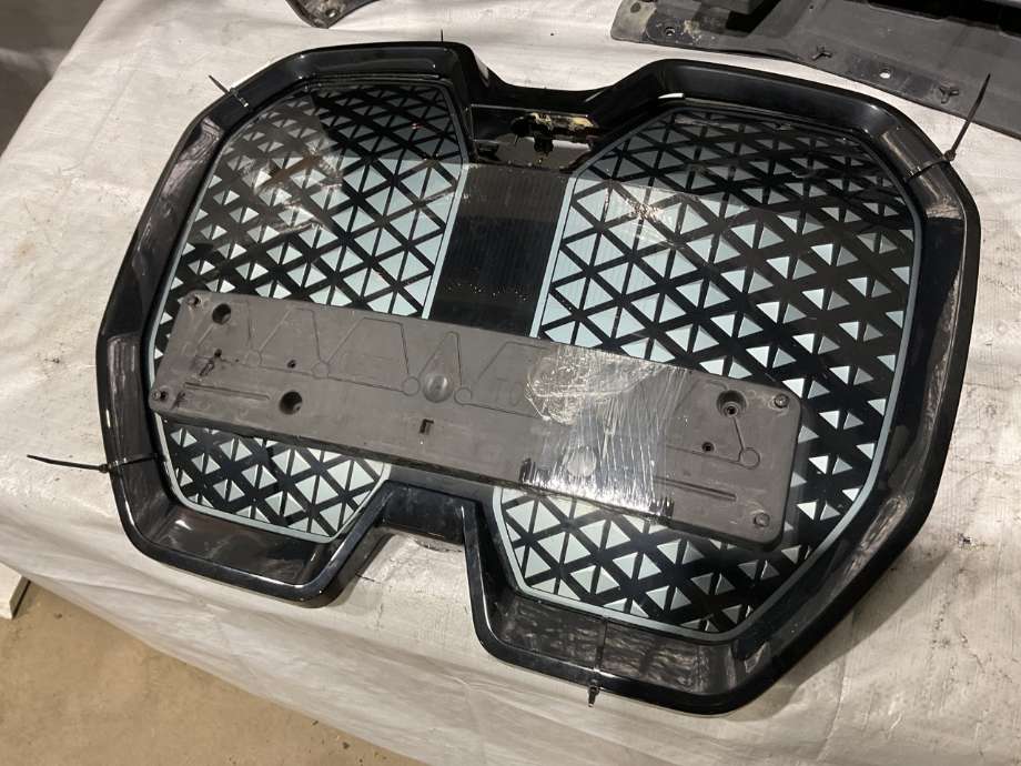 Grill til BMW iX 2021-->> (I20) (I20) (BMW|51 11 5 A32 787|51 13 9 464 477|)