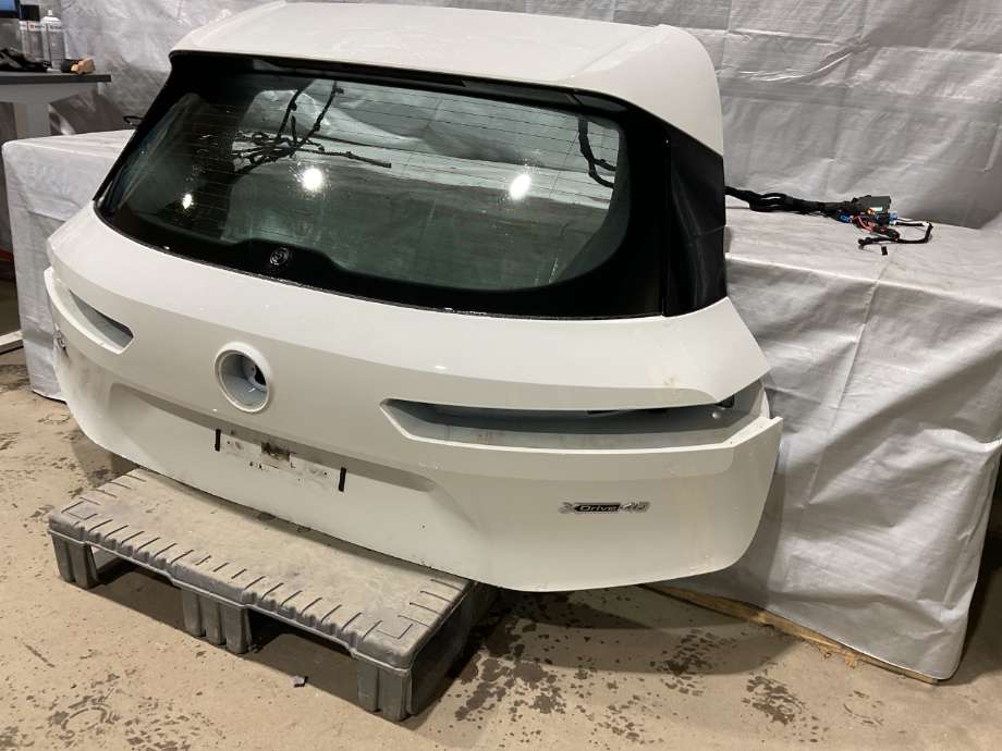 Bakluke til BMW iX 2021-->> (I20) (I20) (BMW|51 13 5 A28 7F5|41 62 9 621 635|51 62 5 A28 7F4)