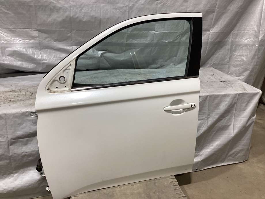 Dør venstre foran til Mitsubishi Outlander, 2012-2015 (Type III, Fase 1) (MITSUBISHI|5700B671)