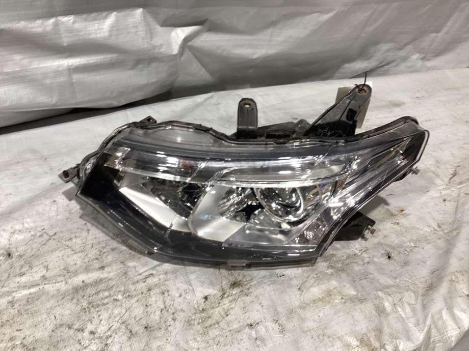 Frontlykt venstre halogen til Mitsubishi Outlander 2012-2015 (Type III, Fase 1) (MITSUBISHI|8301C203|)