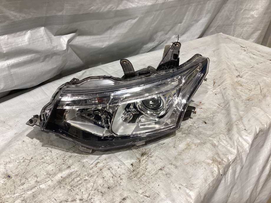 Frontlykt venstre halogen til Mitsubishi Outlander 2012-2015 (Type III, Fase 1) (MITSUBISHI|8301C203|)