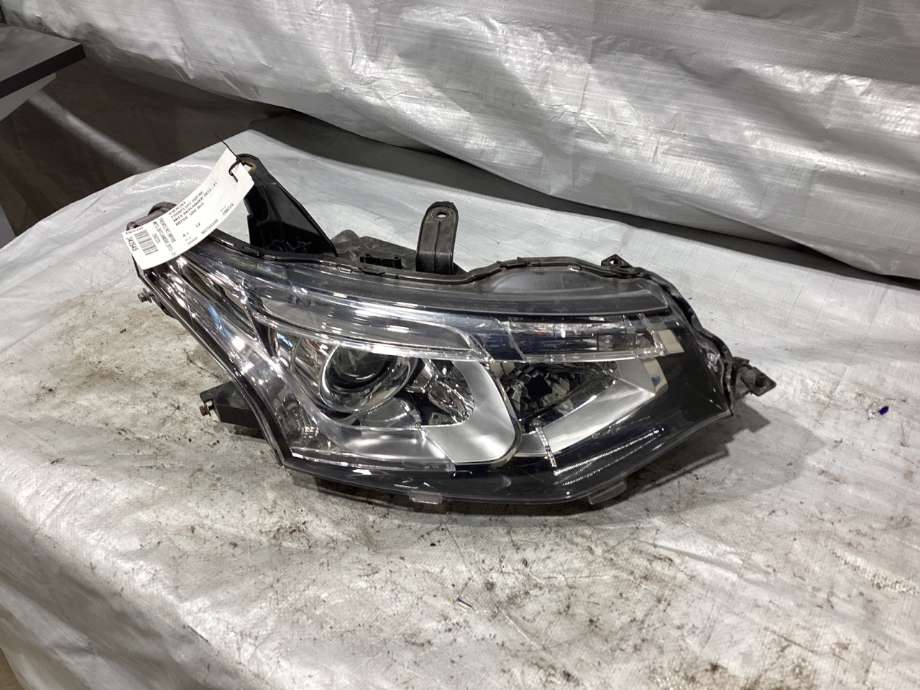 Frontlykt høyre halogen til Mitsubishi Outlander 2012-2015 (Type III, Fase 1) (MITSUBISHI|8301C204|)