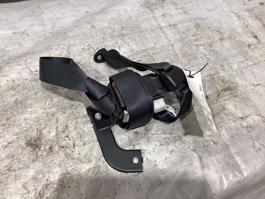 Sikkerhetsbelte bak midtre til Mitsubishi Outlander, 2012-2015 (Type III, Fase 1) (MITSUBISHI|7000D530XA)