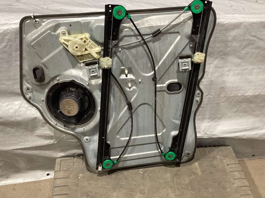 Ruteheis venstre til VW Transporter / Caravelle, 2009-2015 (Fase 2) (T5) (T5) (VOLKSWAGEN|7E0 837 753 D)