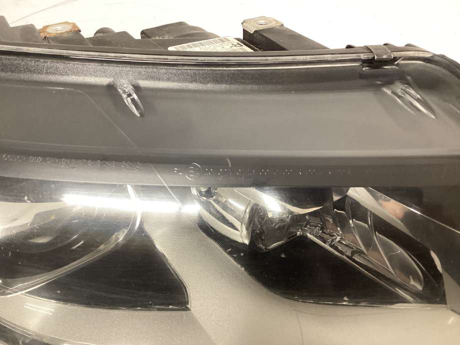 Frontlykt høyre halogen til VW Transporter / Caravelle 2009-2015 (Fase 2) (T5) (T5) (VOLKSWAGEN|7E5 941 018 B|)