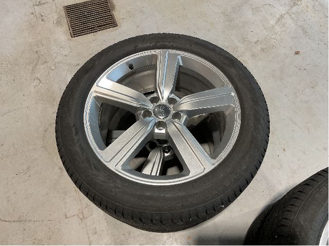 Felgsett aluminium til Audi e-tron 2018-->> (AUDI|4KE.601.025.S|255/50R20|5;5X112 ET38 NAV66)