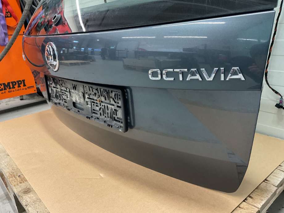 Bakluke til Škoda Octavia 2017-2020 (Type III, Fase 2)  (SKODA|5E9 827 023 C|)