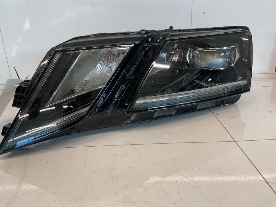 Frontlykt høyre halogen til Škoda Octavia, 2017-2020 (Type III, Fase 2) (SKODA|5E1 941 016 E)
