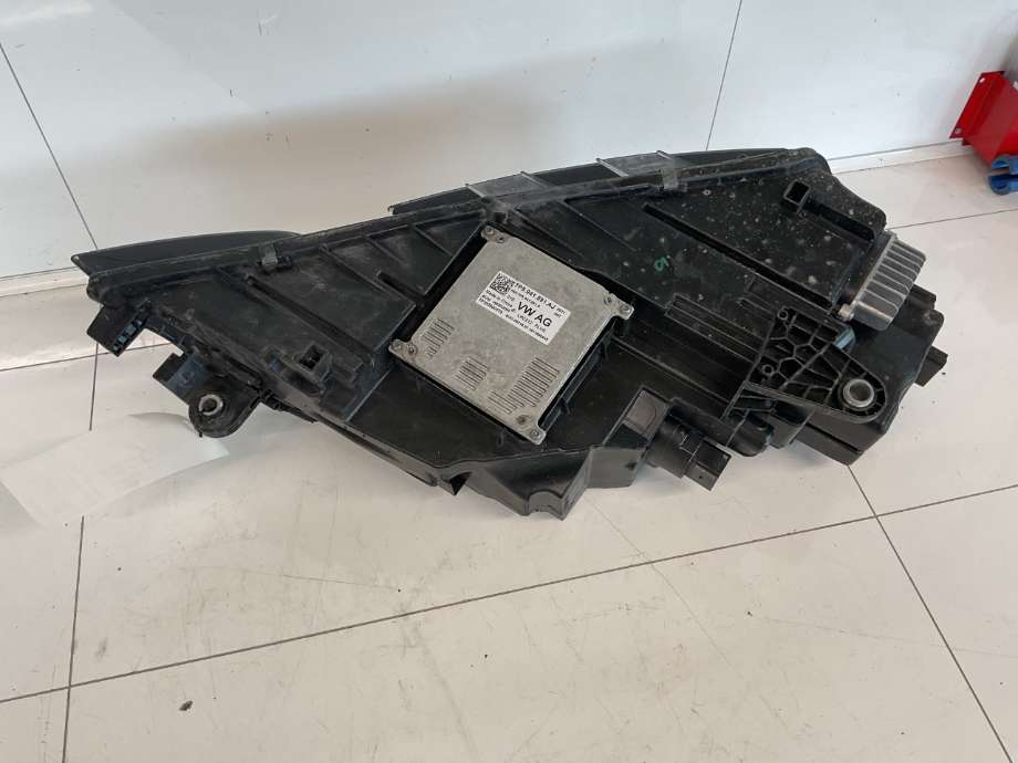 Frontlykt høyre halogen til Škoda Octavia 2017-2020 (Type III, Fase 2)  (SKODA|5E1 941 016 E|)