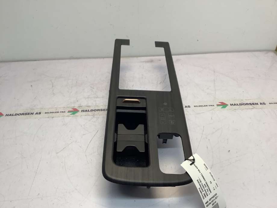 Dashbord koppholder til Nissan Ariya 2022-->> (969415MP5A|)