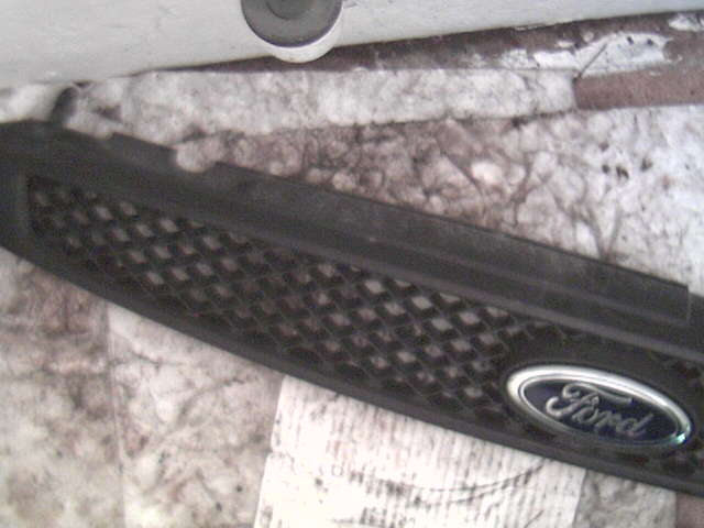 Grill til Ford Fiesta 2002-2008 (Type V) (FORD FIESTA|2S61-8200-AGYYH5|1211719|)