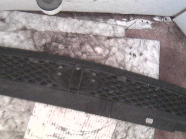Grill til Ford Fiesta 2002-2008 (Type V) (FORD FIESTA|2S61-8200-AGYYH5|1211719|)