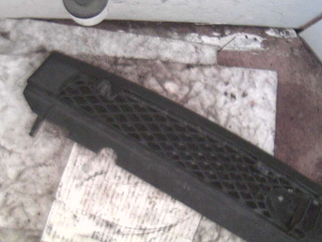 Grill til Ford Fiesta 2002-2008 (Type V) (FORD FIESTA|2S61-8200-AGYYH5|1211719|)