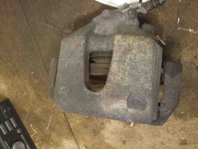 Bremsecaliper venstre foran til Ford Transit Connect 2003-2009 (Type I, Fase 1)  (FORD TRANSIT CONNECT T220|)