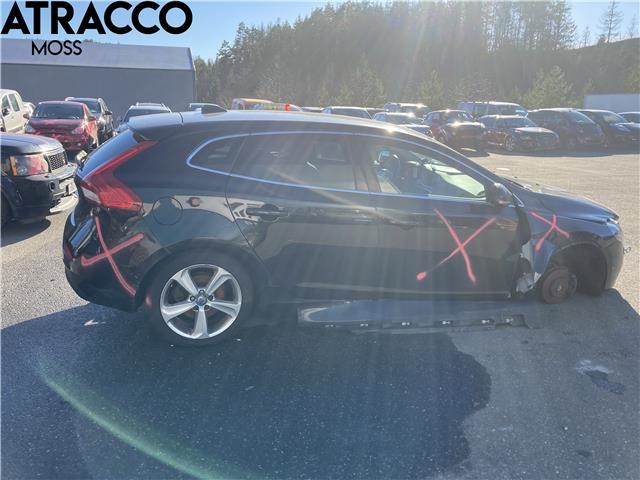 Volvo V40 2012-2019 , Motorkode: D4162T, Girkassekode: Manuell