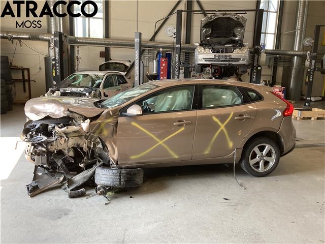 Volvo V40 2012-2019 , Motorkode: D4162T, Girkassekode: Manuell