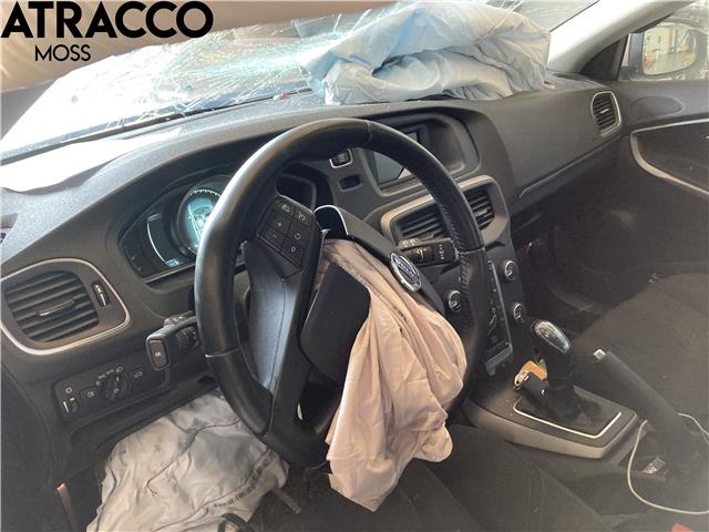 Volvo V40 2012-2019 , Motorkode: D4162T, Girkassekode: Manuell