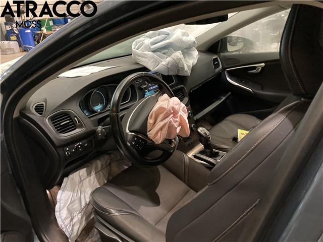 Volvo V40 2012-2019 , Motorkode: D4162T, Girkassekode: Manuell