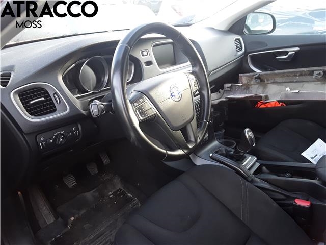 Volvo V40 2012-2019 , Motorkode: D4162T, Girkassekode: Manuell