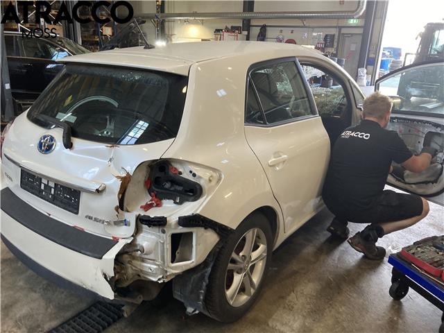 Toyota Auris 2010-2012 (Type I, Fase 2) , Motorkode: 2ZR-FXE, Girkassekode: Automat