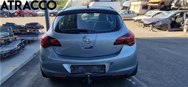 Opel Astra J 2010-2015 , Motorkode: A17DTJ, Girkassekode: Manuell