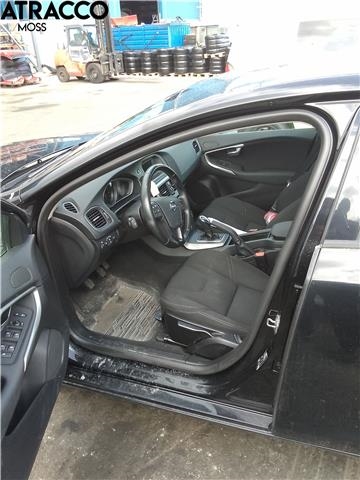 Volvo V40 2012-2019 , Motorkode: D4162T, Girkassekode: Manuell
