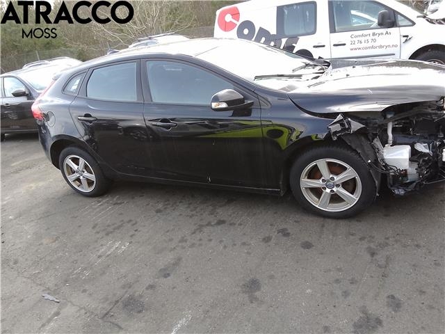 Volvo V40 2012-2019 , Motorkode: D4162T, Girkassekode: Manuell