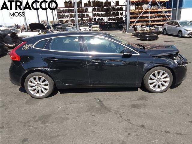 Volvo V40 2012-2019 , Motorkode: D4162T, Girkassekode: Manuell