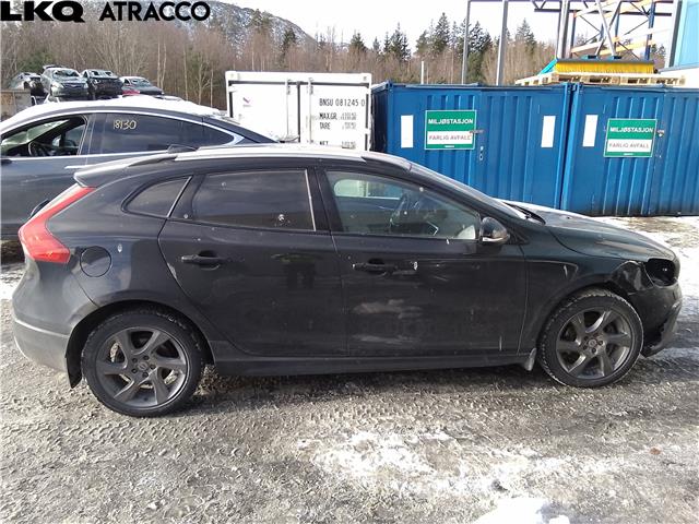 Volvo V40 2012-2019 , Motorkode: D4162T, Girkassekode: Manuell