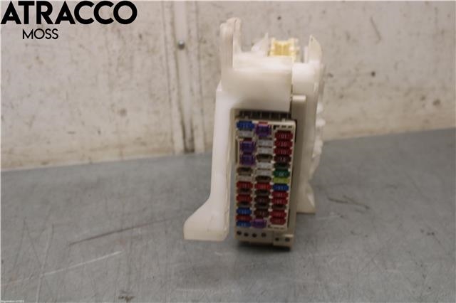 Sikringsboks til Toyota Prius 2009-2016 (Type III) (COMBI) (COMBI) (8273047450|)