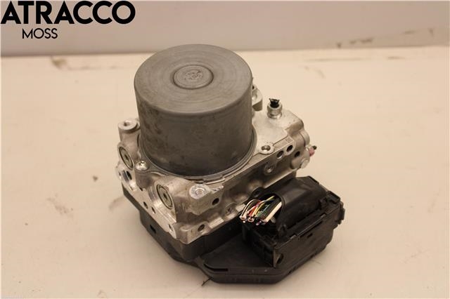 ABS sentral til Toyota RAV4, 2013-2015 (Type IV, Fase 1)  (8954142581)
