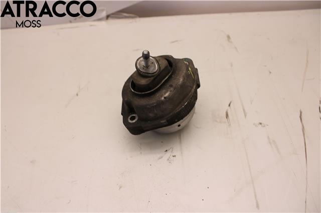 Motorfeste til BMW X5, 2000-2006 (E53) (E53) (22116770638)