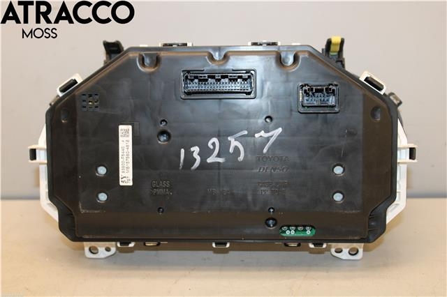 Instrumentpanel til Toyota Yaris 2014-2020 (Type III, Fase 2)  (83800F5440|)