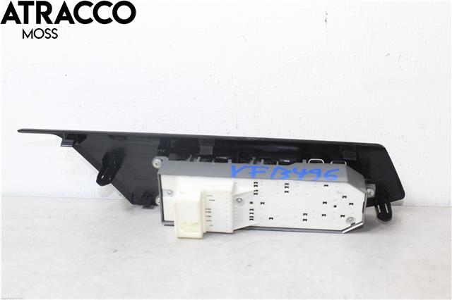 Dashbord diverse til Toyota RAV4 2013-2015 (Type IV, Fase 1)  (7423242120C0|)
