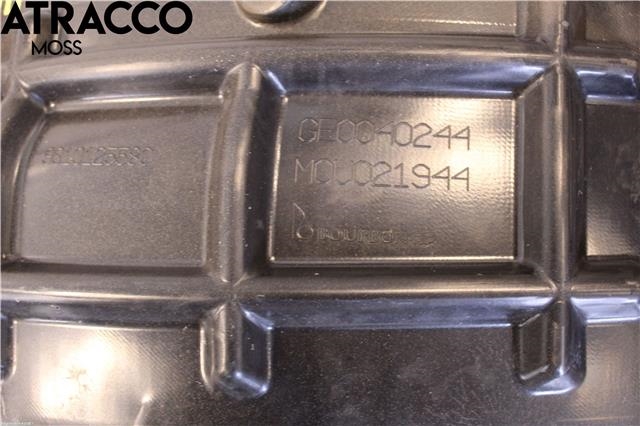 Skjerm locari venstre foran til Peugeot 3008 2016-->> (Type II)  (9810125580|)