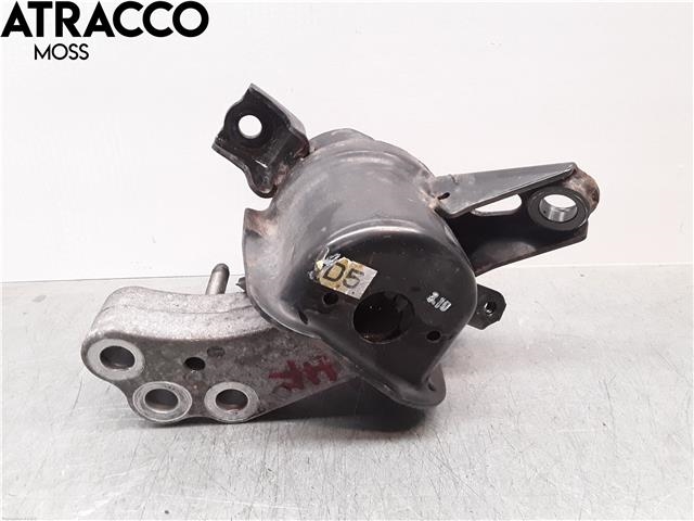 Motorfeste til Toyota RAV4, 2013-2015 (Type IV, Fase 1)  (1230526110)