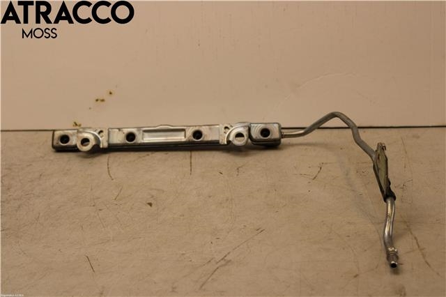 Dyseskinne (fuelrail) til Toyota Corolla, 2019-->>  (2381437100)