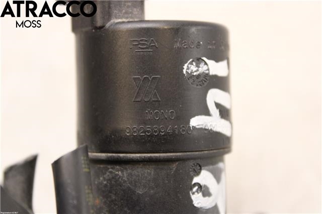 Spylerpumpe foran til Peugeot 2008 2019-->> (Type II)  (9825894180|)
