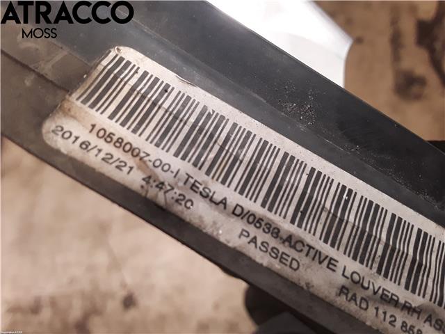 Grill høyre til Tesla Model S 2013-2016 (Fase 1)  (105800700I|)