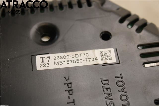Instrumentpanel til Toyota Yaris 2012-2014 (Type III, Fase 1)  (838000DT70|)