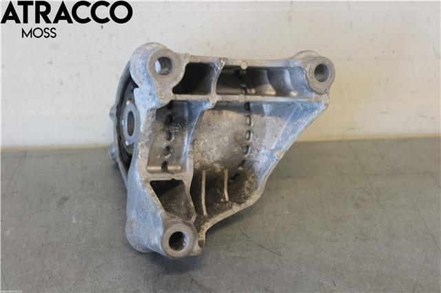 Motorfeste til BMW i4 2021-->> (G26) (G26) (22119485624|)