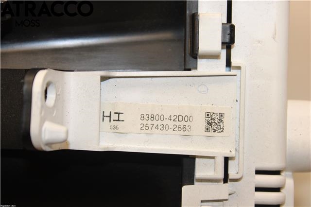 Instrumentpanel til Toyota RAV4 2006-2009 (Type III, Fase 1) (8380042D00|)