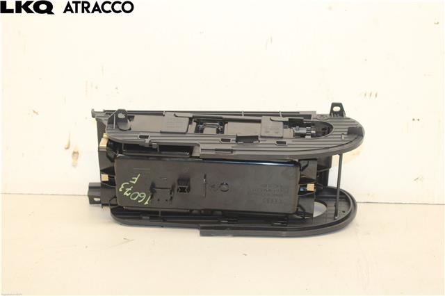 Dashbord koppholder til Audi e-tron 2018-->>  (4KE862533E|)