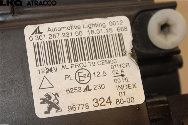 Frontlykt venstre halogen til Peugeot 308 2013-2021 (Type II)  (9677832480|)