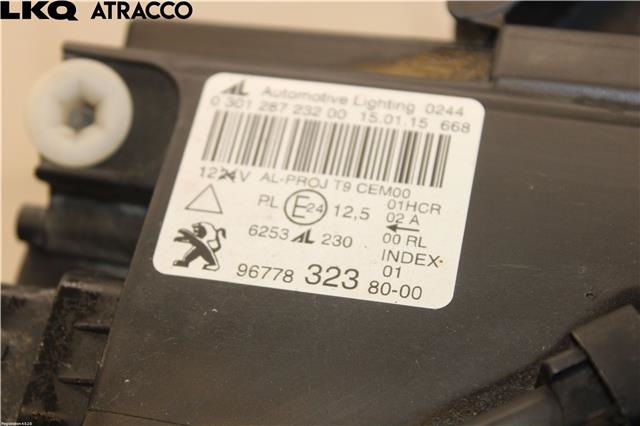 Frontlykt høyre halogen til Peugeot 308 2013-2021 (Type II)  (9677832380|)
