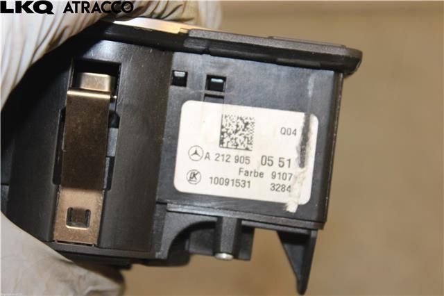 Bryter lys til Mercedes CLA 2013-2019 (C117) (C117) (A21290505519107|)
