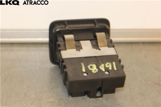 Bryter elektrisk håndbrekk/parkbrems til Mercedes GLA 2014-2020 (X156) (X156) (A2469050451|)