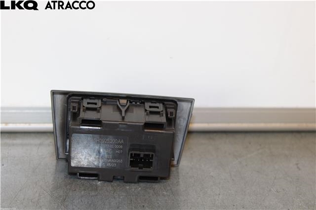 Bryter nødblink til VW Caddy 2020-->> (Type IV)  (5H0925200AA|)